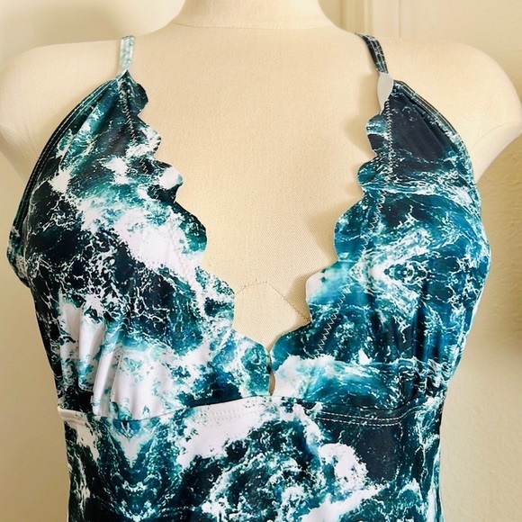 Zaful~Swimsuit~One Piece / Waves / NWOT / Host Pick - Picture 2 of 10